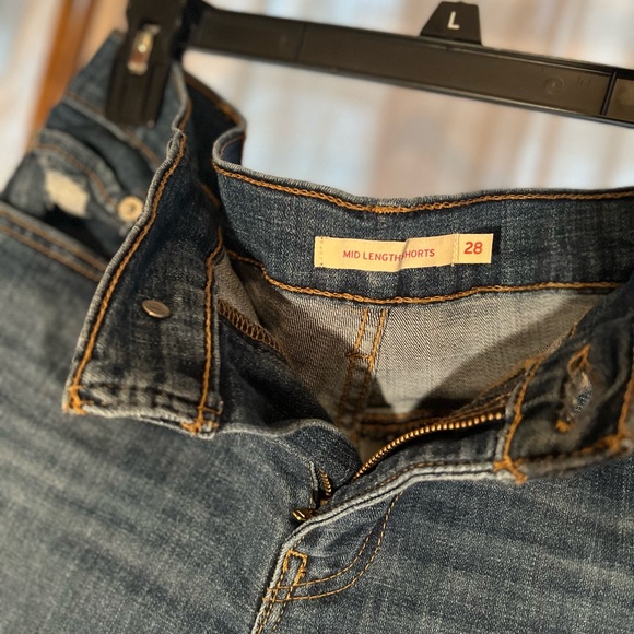 LEVI’S High Rise Shorts - Picture 5 of 5